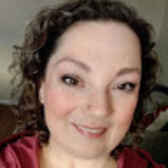 Meet your Posher, Lara - Picture 1 of 1